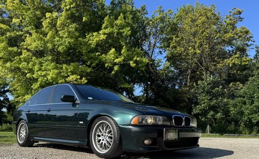 Green 2002 BMW 530 i
