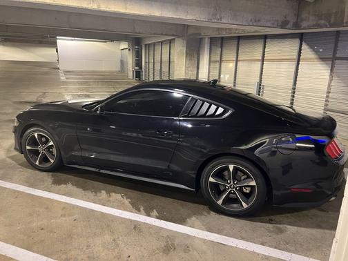 2022 Ford Mustang EcoBoost