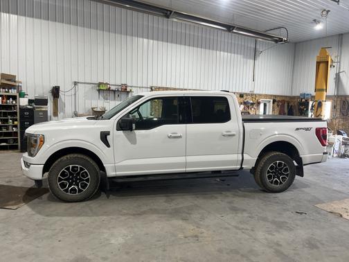 White 2021 Ford F-150 XLT