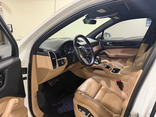 White 2019 Porsche Cayenne Cayenne S