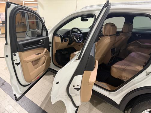 White 2019 Porsche Cayenne Cayenne S