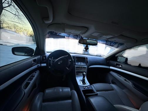 2009 INFINITI G37 x