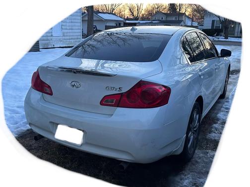 2009 INFINITI G37 x