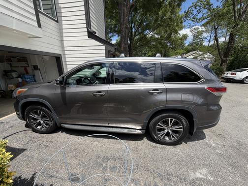 Gray 2016 Toyota Highlander XLE