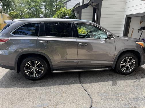 Gray 2016 Toyota Highlander XLE