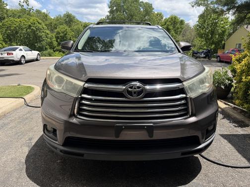Gray 2016 Toyota Highlander XLE