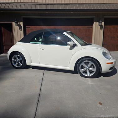 White 2007 Volkswagen New Beetle Triple White