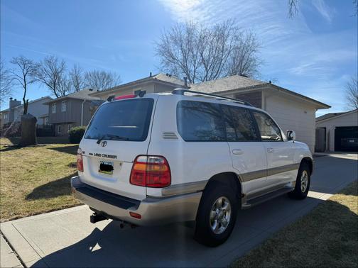 White 2001 Toyota Land Cruiser Base
