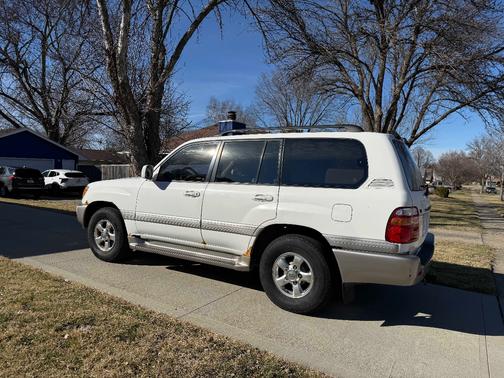 White 2001 Toyota Land Cruiser Base