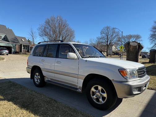 White 2001 Toyota Land Cruiser Base