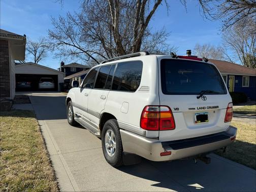 White 2001 Toyota Land Cruiser Base