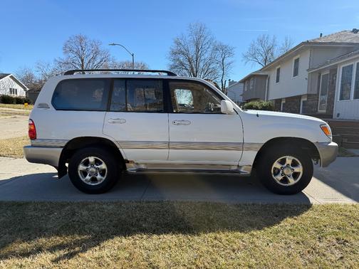 White 2001 Toyota Land Cruiser Base