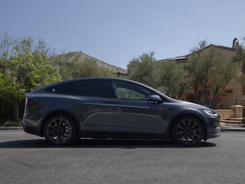 2022 Tesla Model X Plaid