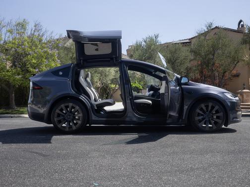 2022 Tesla Model X Plaid