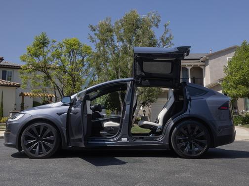 2022 Tesla Model X Plaid