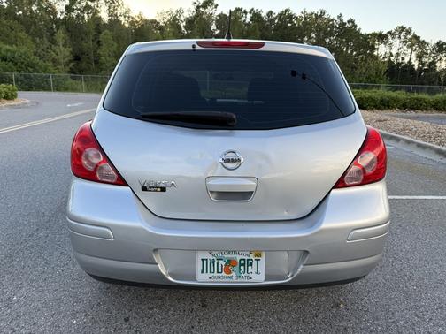 2011 Nissan Versa 1.8 S