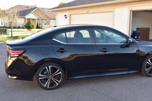 Black 2021 Nissan Sentra SR