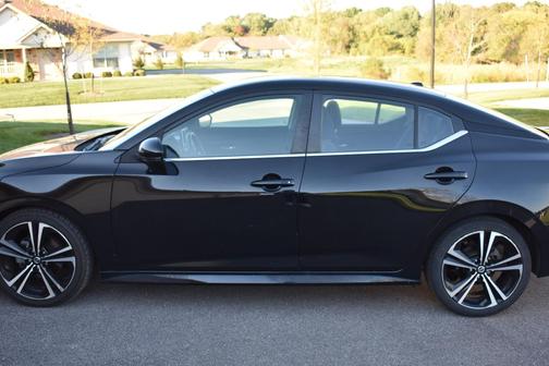 Black 2021 Nissan Sentra SR