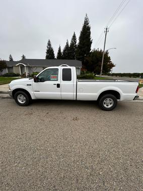 White 2004 Ford F-250 Lariat SuperCab Super Duty