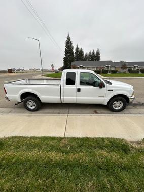 White 2004 Ford F-250 Lariat SuperCab Super Duty
