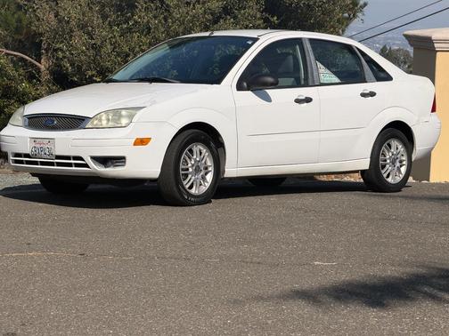 White 2007 Ford Focus SE
