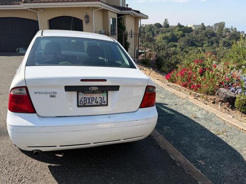 White 2007 Ford Focus SE