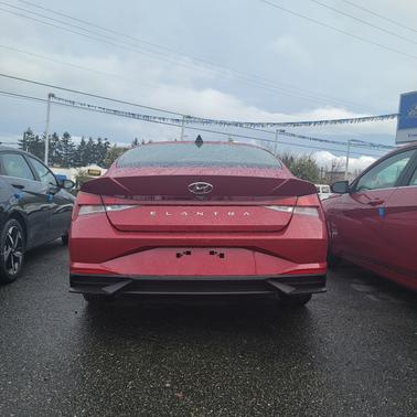 Red 2022 Hyundai ELANTRA SE