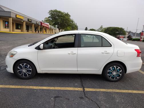 2012 Toyota Yaris Base