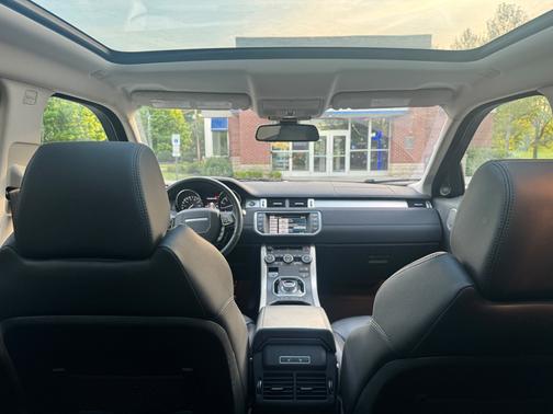 White 2014 Land Rover Range Rover Evoque Pure