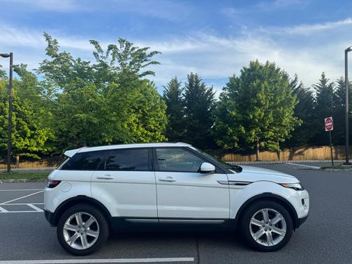 White 2014 Land Rover Range Rover Evoque Pure