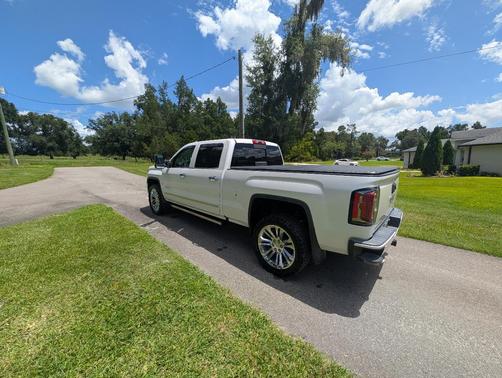 White 2018 GMC Sierra 1500 Denali