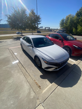 White 2024 Hyundai ELANTRA SEL