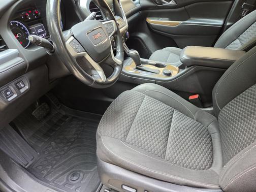 Black 2017 GMC Acadia SLE-2
