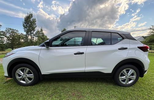 White 2025 Nissan Kicks Play S