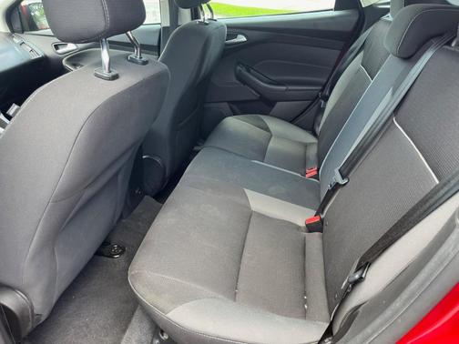 Red 2012 Ford Focus SE