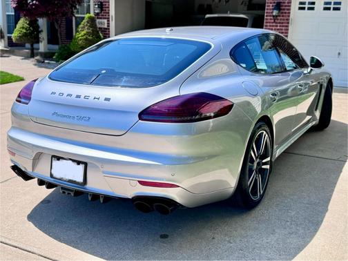 2015 Porsche Panamera GTS