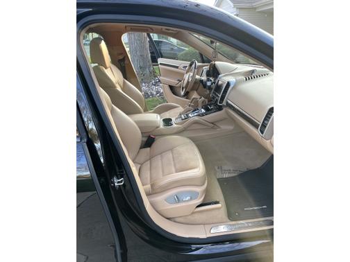 2013 Porsche Cayenne Cayenne GTS