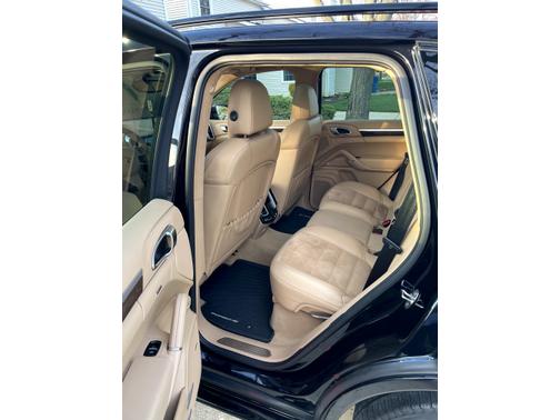 2013 Porsche Cayenne Cayenne GTS