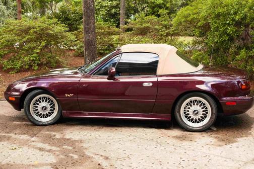 Red 1995 Mazda MX-5 Miata Base