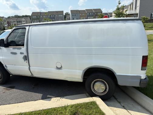 2005 Ford E250 Base