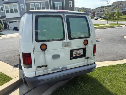 2005 Ford E250 Base