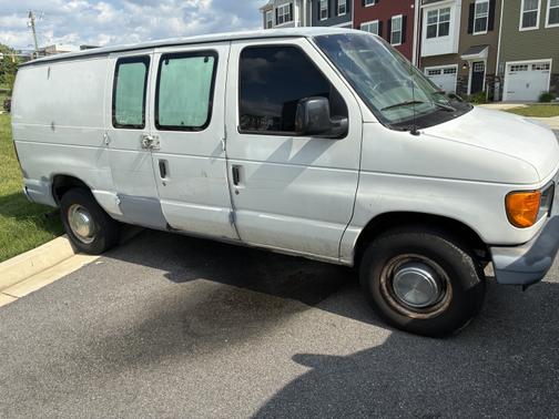 2005 Ford E250 Base