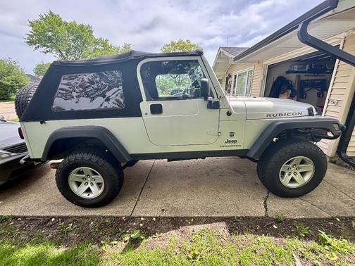 Silver 2005 Jeep Wrangler Unlimited Rubicon