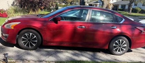 Red 2015 Nissan Altima 2.5 S