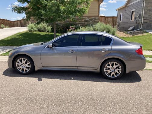 2011 INFINITI G37 Sport