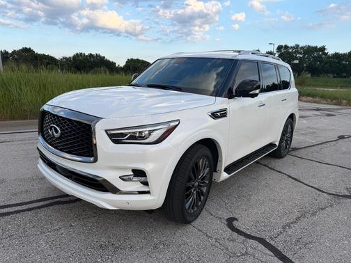 White 2024 INFINITI QX80 SENSORY AWD
