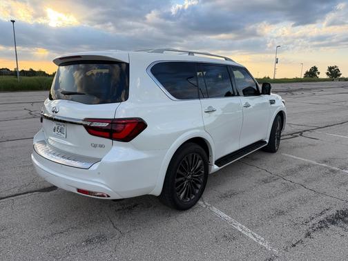 White 2024 INFINITI QX80 SENSORY AWD