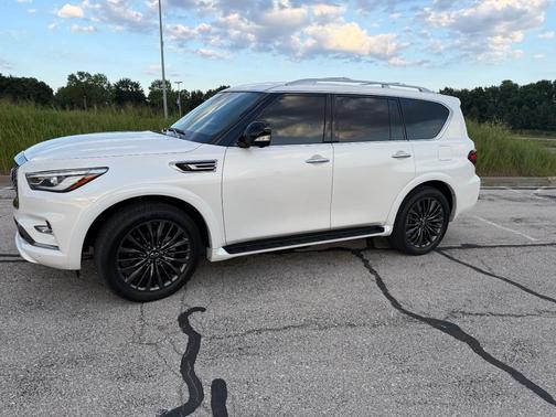 White 2024 INFINITI QX80 SENSORY AWD