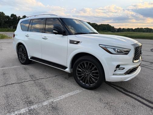White 2024 INFINITI QX80 SENSORY AWD