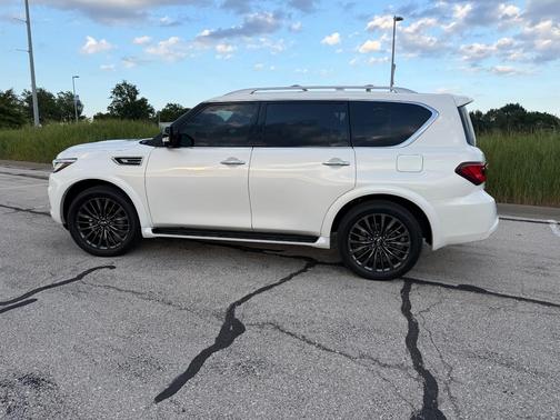 White 2024 INFINITI QX80 SENSORY AWD